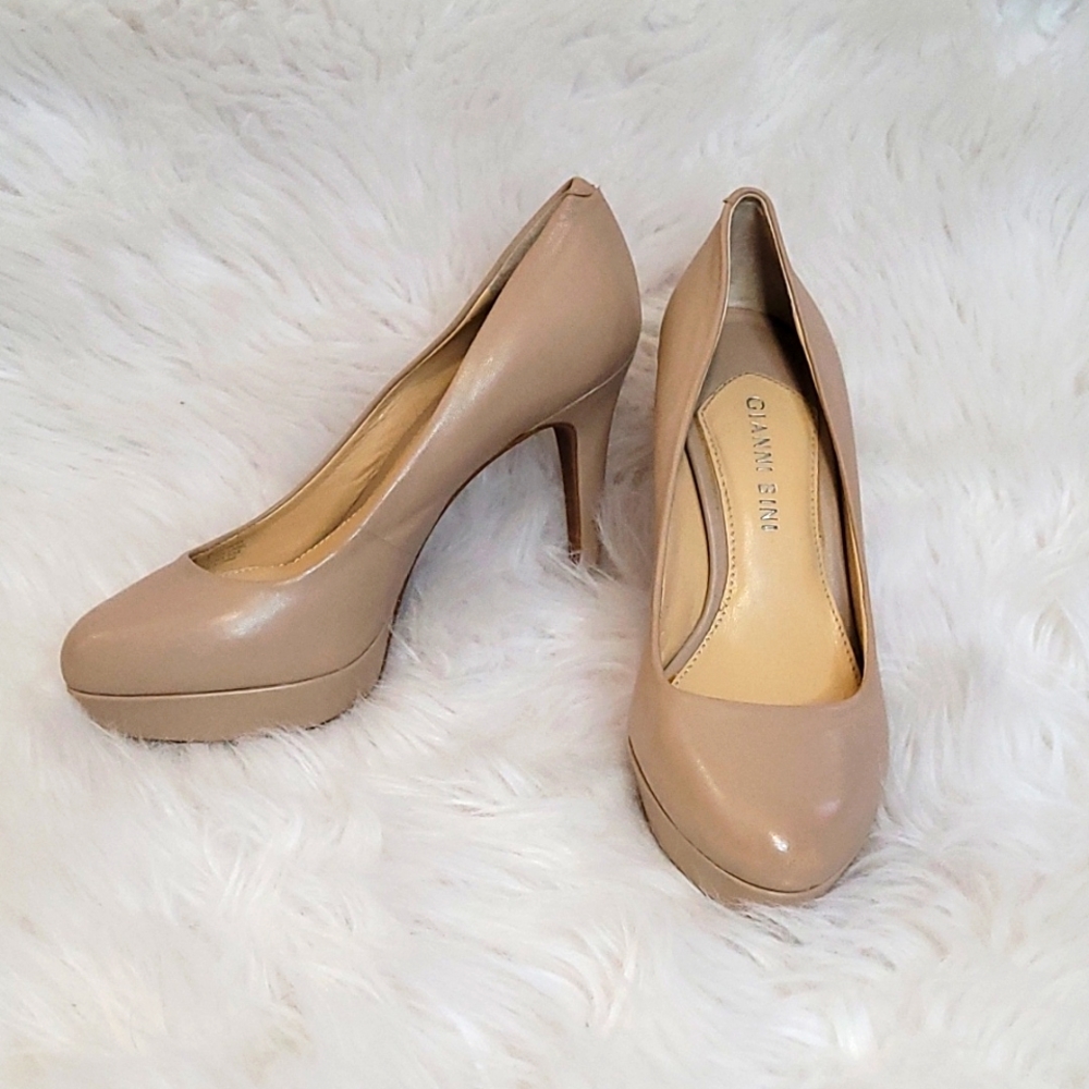 Tan heels size 6.5